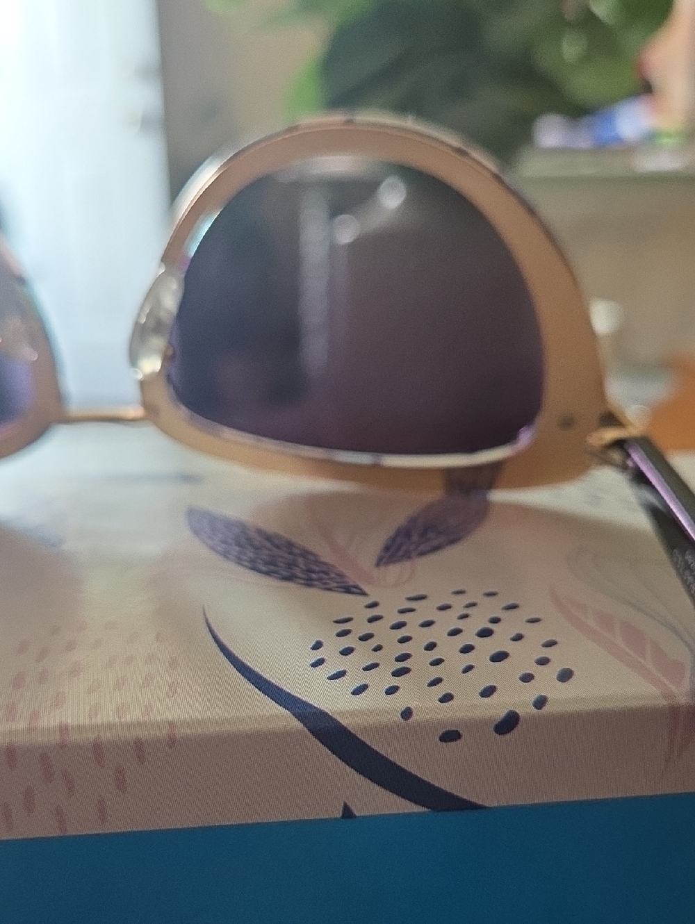 EUC Privรฉ Revaux Multicolor Monet Cat-Eye Polararized Black Sunglasses Excellent - Picture 9 of 12